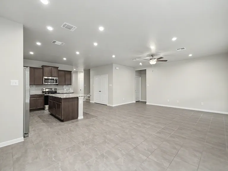 1475 Shadow Hill Ln — Photo 7