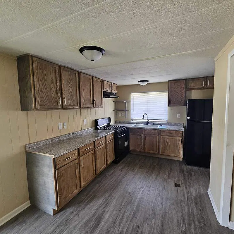 3 bed, 2.0 bath, 1124 sqft, $1,099 — Photo 1