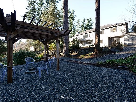 3rd image of 2055 Marina Vista Court NE