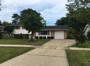 527 S Salem Dr, Schaumburg, IL