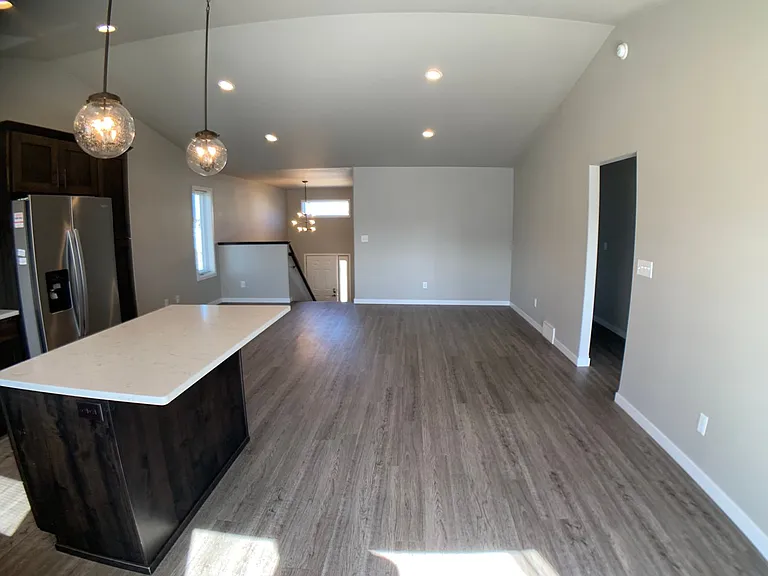 821 Cathy Dr W — Photo 17
