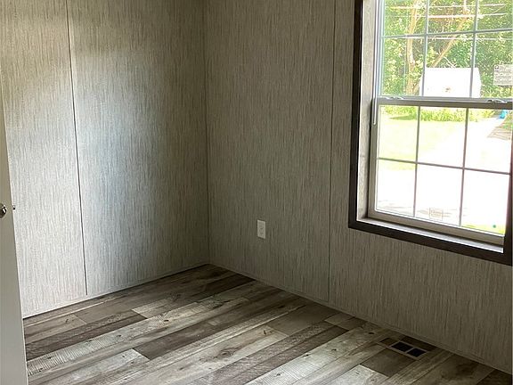 5th image of 2055 Hemstreet Rd