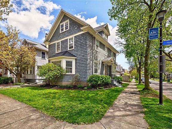 4th image of 1036 Harvard St