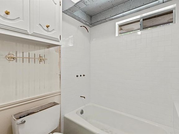 4th image of 1523 Sharon Dr