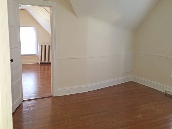 3rd image of 40 Hamilton Pl #3