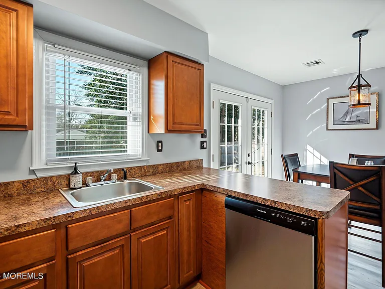 209 Sinclair Ave — Photo 13