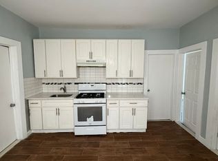 32 W 16th St #2F, Bayonne, NJ 07002