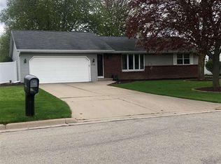 713 Glenhaven Ln, Green Bay, WI 54301