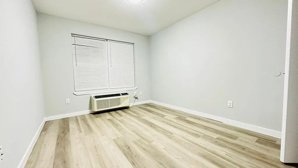 1 bed, $1,863 — Photo 4