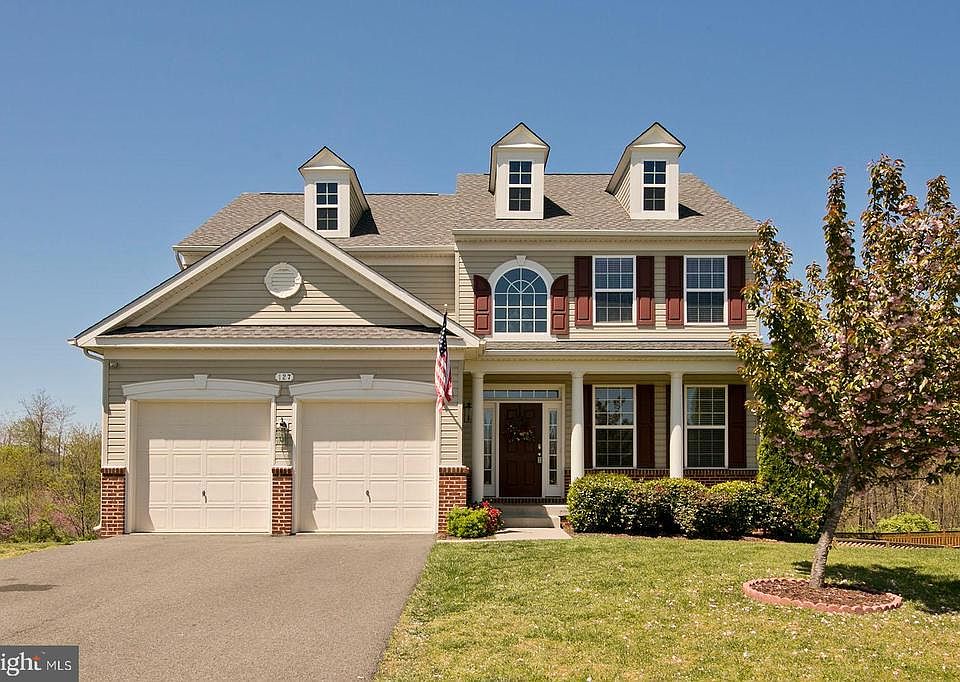 1st image of 127 Vincent Dr