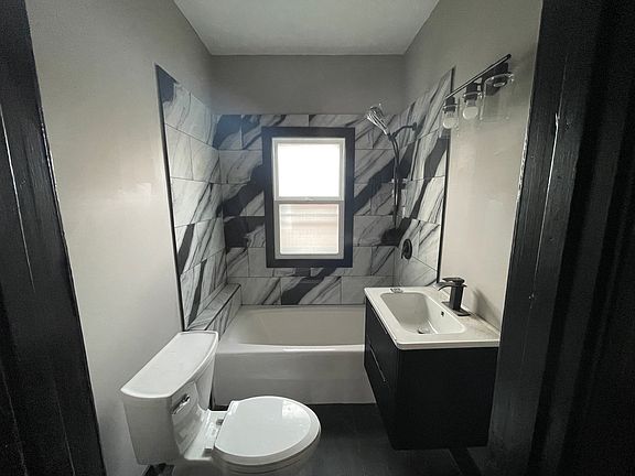 5th image of 320 Webb St