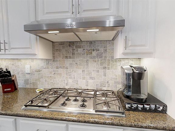 4th image of 600 Dickinson Ct