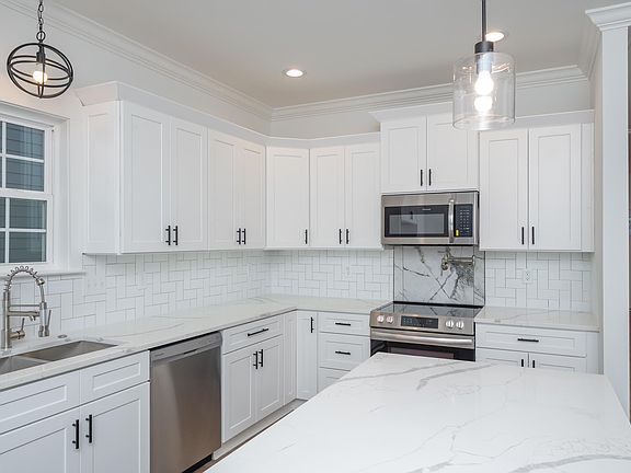 5th image of 216 Averill St