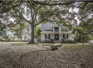 210 Interlaken Dr, New Iberia, LA 70563