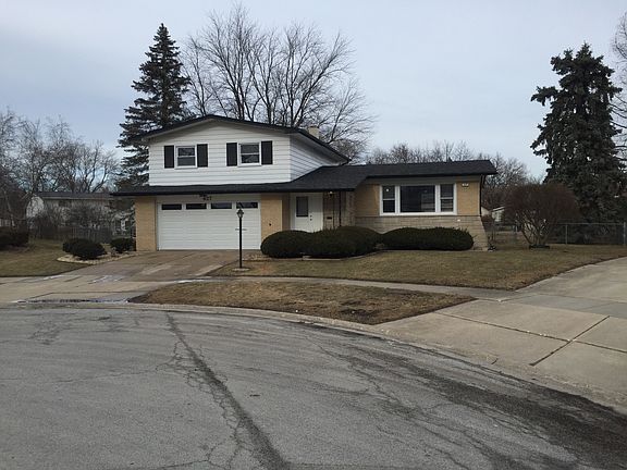 2nd image of 627 Longwood Ct