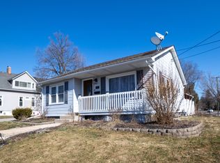 153 N Du Bois Ave, Elgin, IL 60123