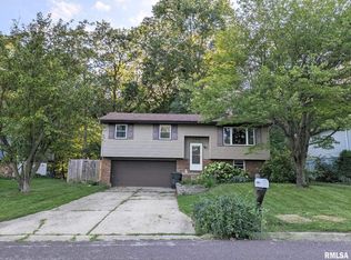 132 Shoshone Dr, East Peoria, IL 61611