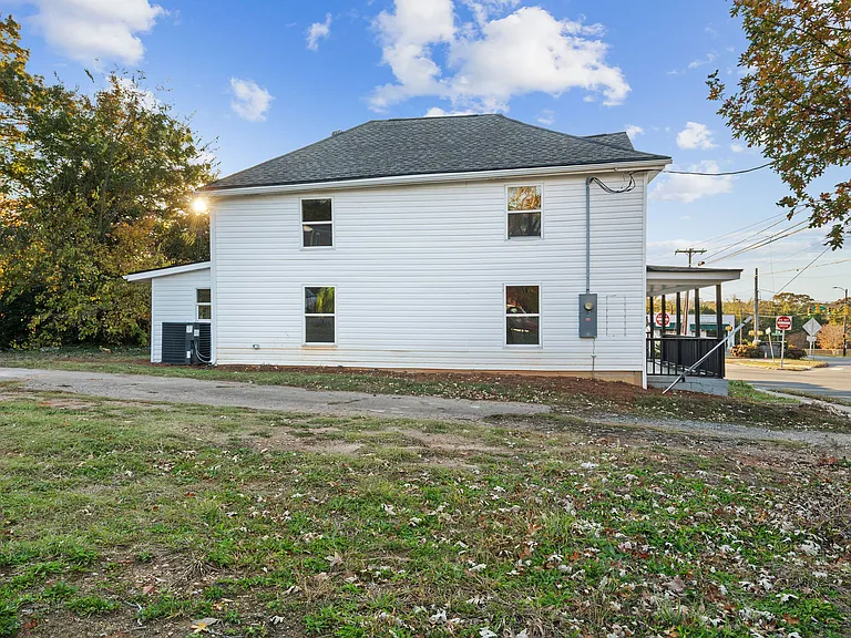 1310 Oakwood Ave — Photo 5