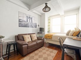 457 W 57th St