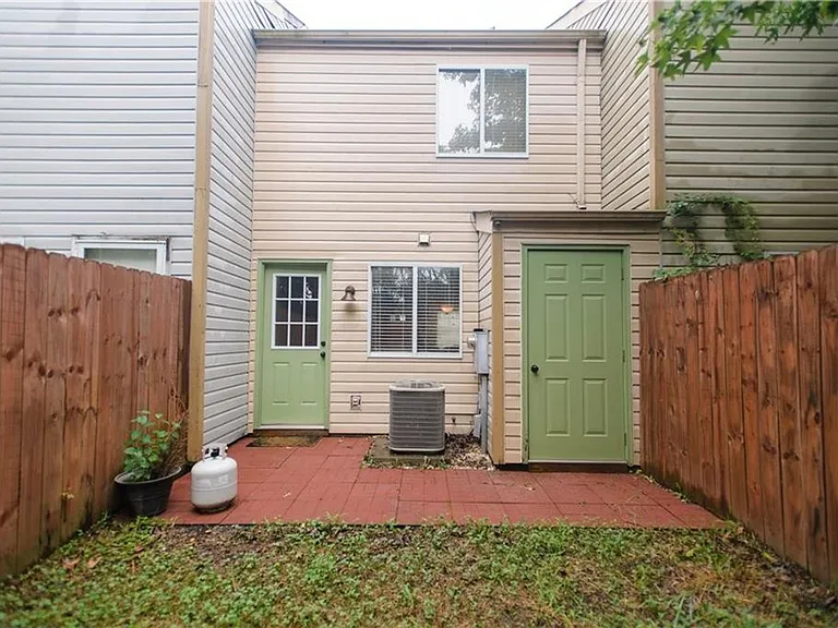 63 Lucinda Ct — Photo 11