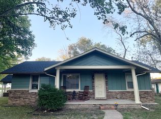 1303 E Webster St, Benton, IL 62812