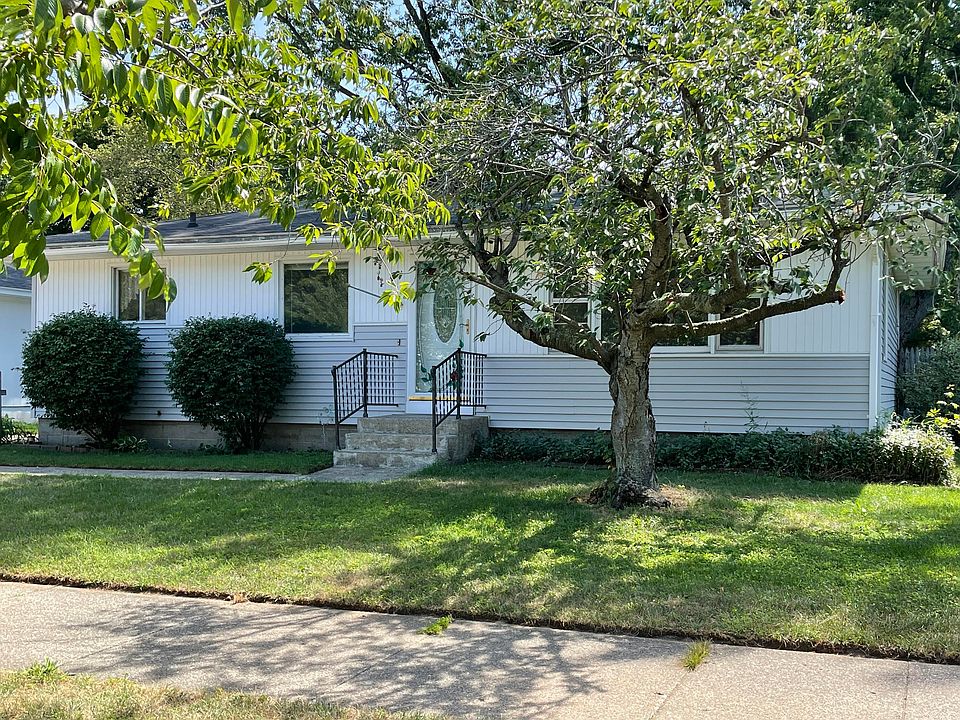 1st image of 354 W 31st St
