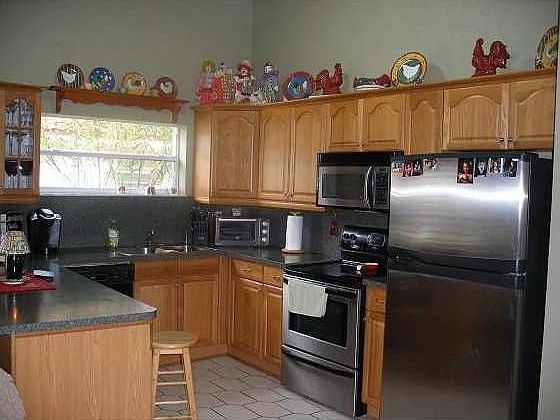 5th image of 10420 NW 8th Ct