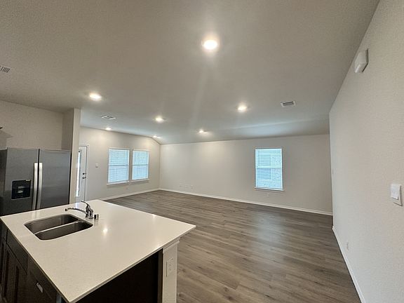 5th image of 112 Labein Ave