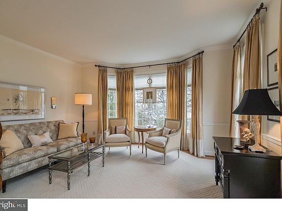 3rd image of 2056 Farmview Dr