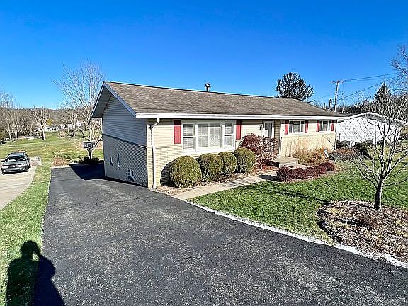 3rd image of 103 Golf Dr