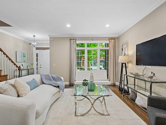 2nd image of 4265 W Thorndale Ave