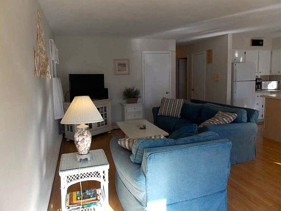 4th image of 2632 Asbury Ave