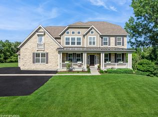 32 E Peter Ln, Hawthorn Woods, IL 60047