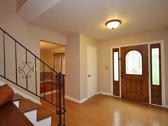 4th image of 4 Newport Dr