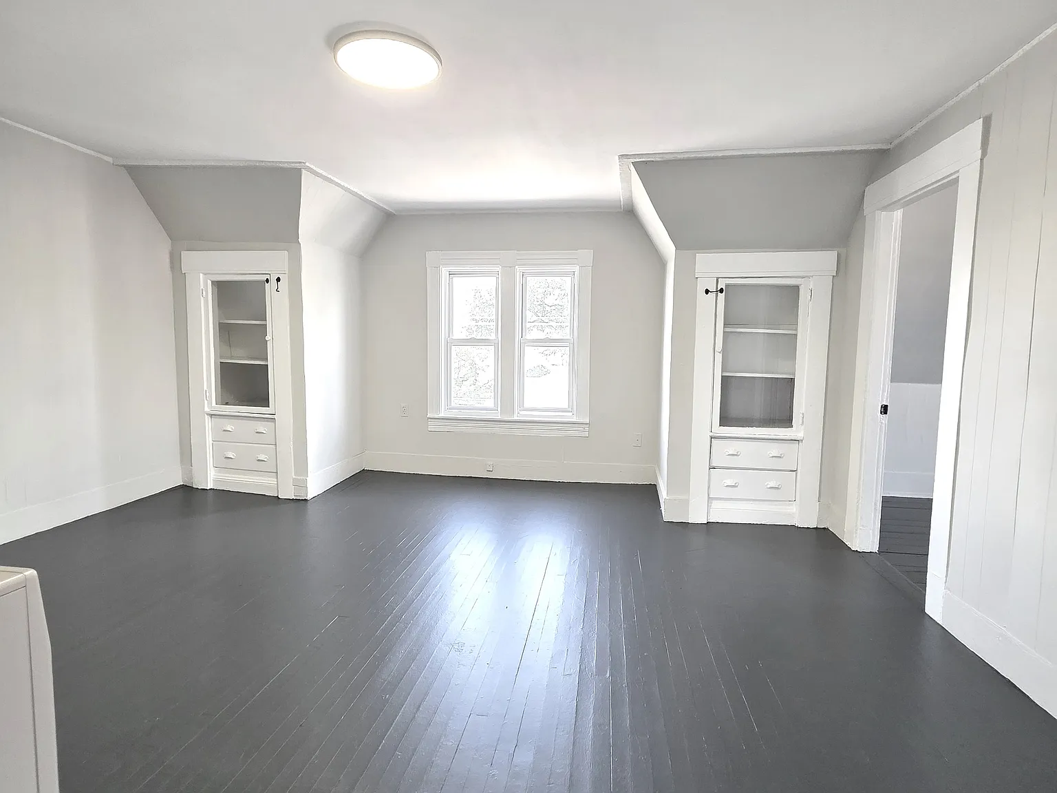 3 bed, 1250 sqft, $2,450 — Photo 1