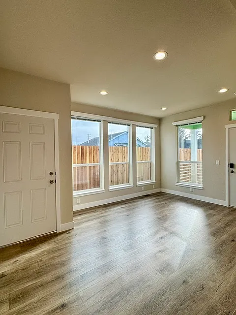 2 bed, 890 sqft, $2,675 — Photo 3