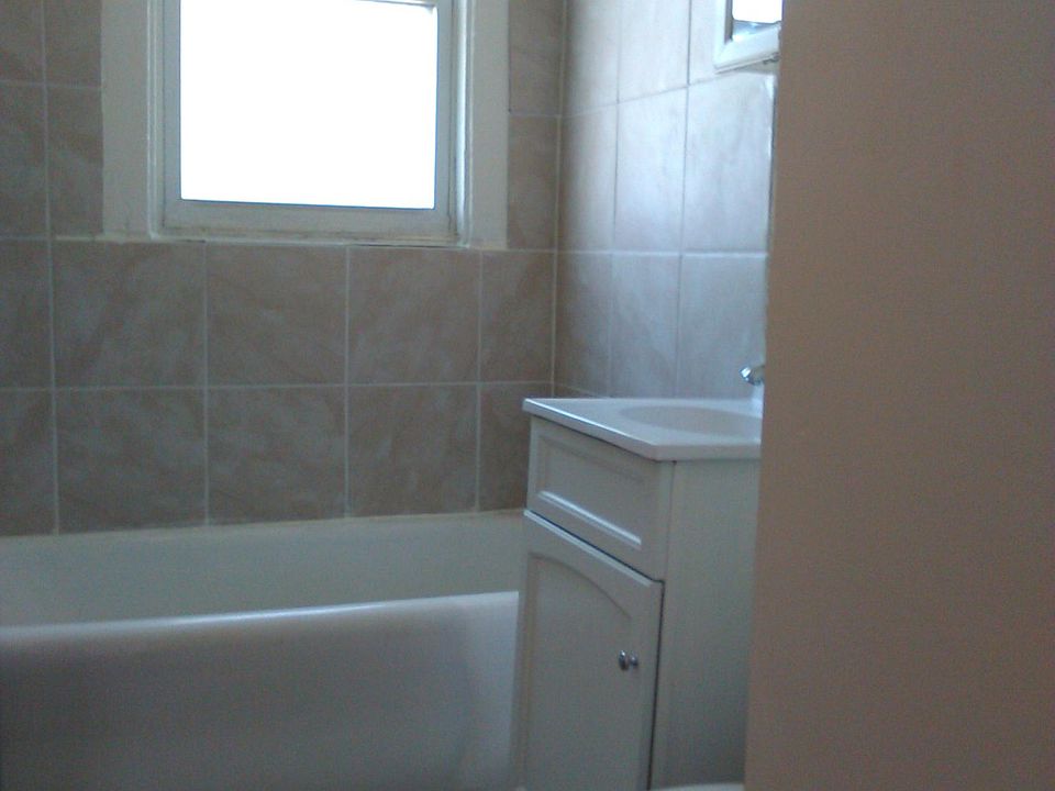 1st image of 1715 N McVicker Ave #2E