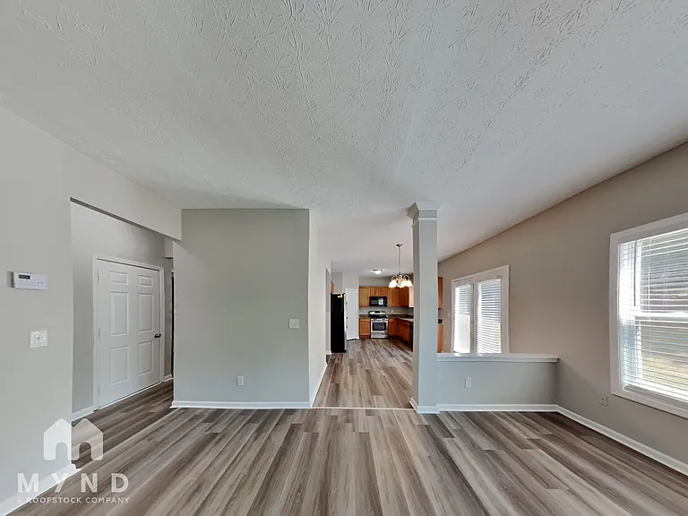 2250 Village Green Dr — Photo 11