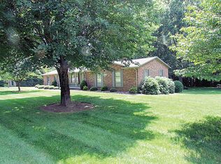 10 Woodleaf Ave, Taylorsville, NC 28681