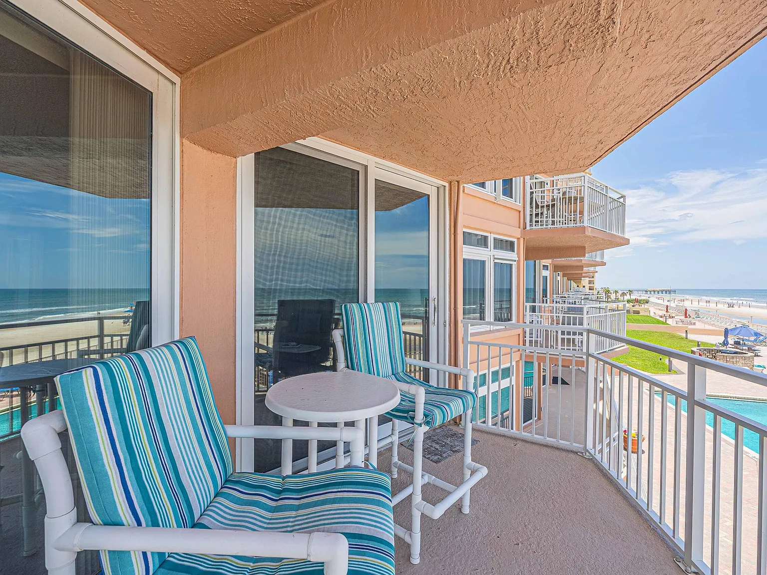 2 bed, 2.0 bath, 1130 sqft, $3,500 — Photo 3