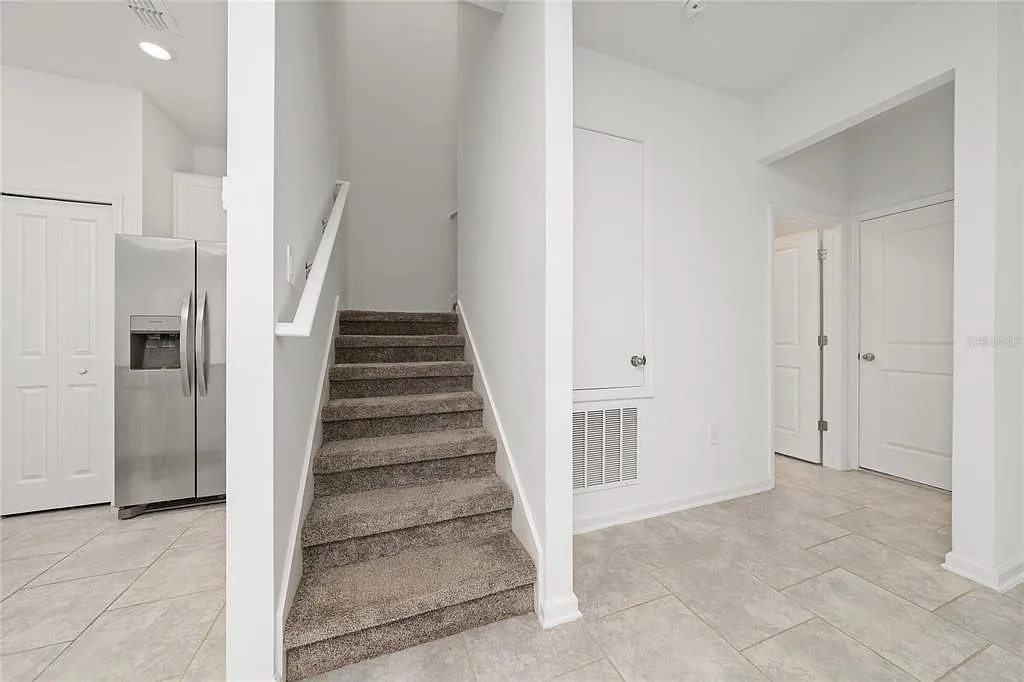 3 bed, 2.5 bath, 1888 sqft, $2,100 — Photo 4