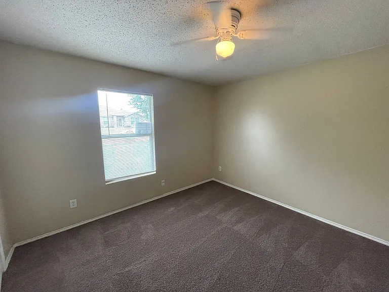 1420 Bumble Bee Dr — Photo 9