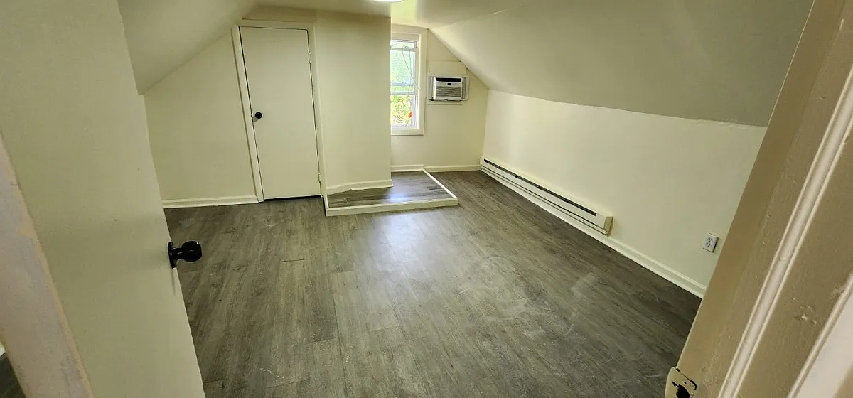 Building Photo - 1035 Morris St #2