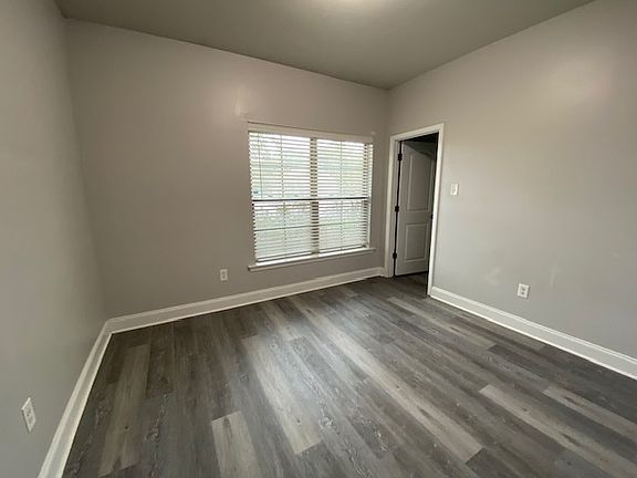 4th image of 15013 Baylor Ave