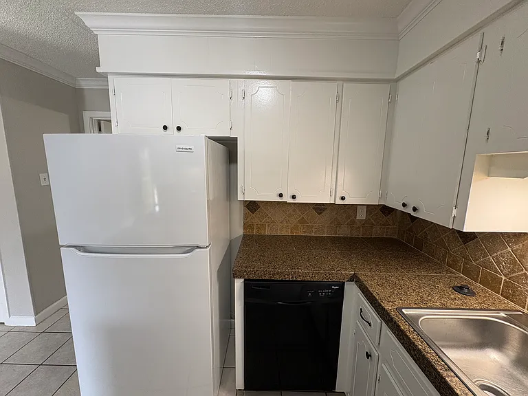 5101 H St #11 — Photo 8