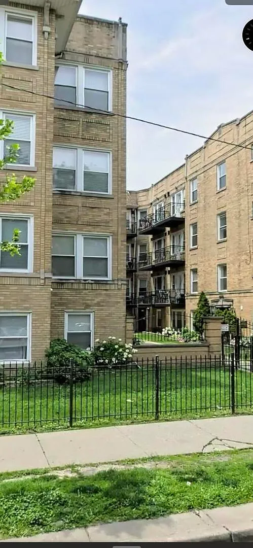 2 bed, 1100 sqft, $1,799 — Photo 1