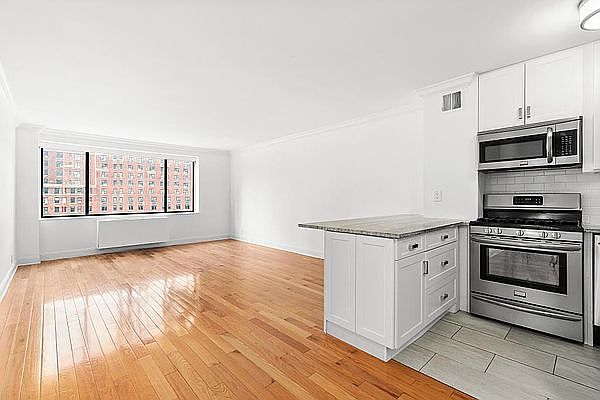 1st image of 211 W 71st St APT 8B