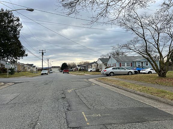 4th image of 880 Hill St
