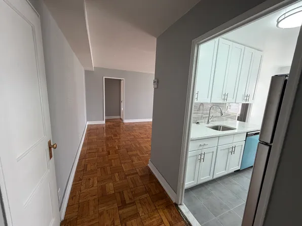 (undisclosed Address), Fresh Meadows, NY 11365