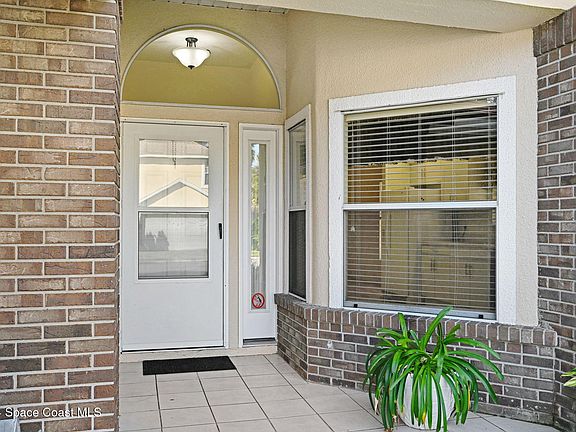 3rd image of 765 Wintergreen Ln